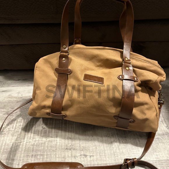 SOLD - RARE FOLKLORE TAYLOR SWIFT leaving out the side door duffle bag - Picture 5 of 7